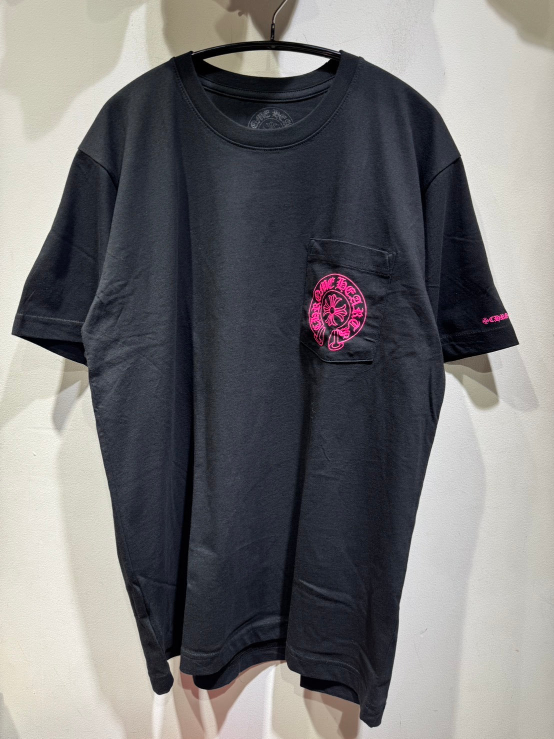 Chrome hearts pink horse shoe tee (black)